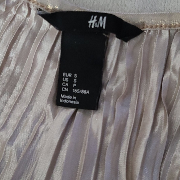 H&M Sparkly Gold Tank Top - Picture 17 of 17